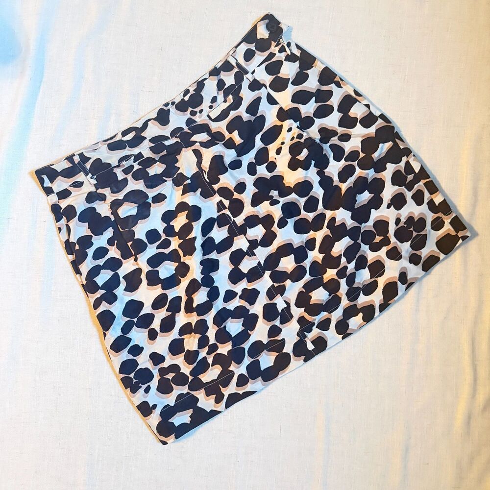 100% silk See by Chloe animal print mini skirt with pockets Size 8